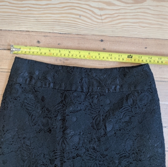 Banana Republic Lace Pencil Skirt - Picture 2 of 6